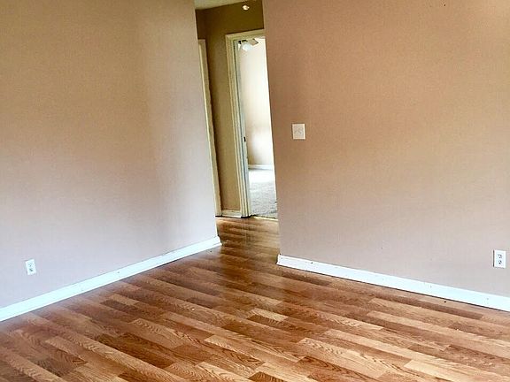 3rd image of 1808 Parkwood Ln #4