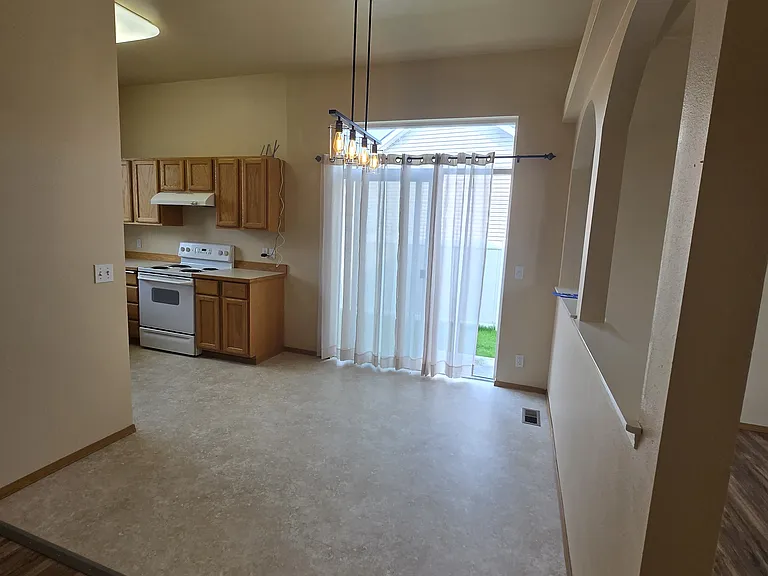 2425 N Coolwater Dr — Photo 3