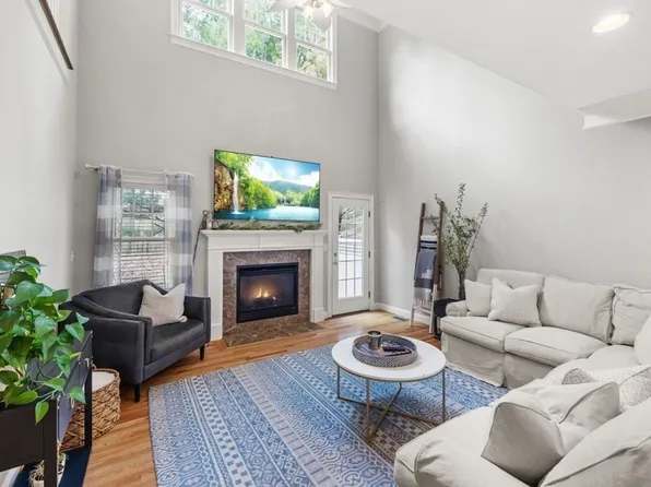 16 McNeil Cir Unit 16, Hopkinton, MA 01748