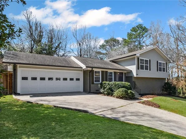 260 Mansell Cir, Roswell, GA 30075