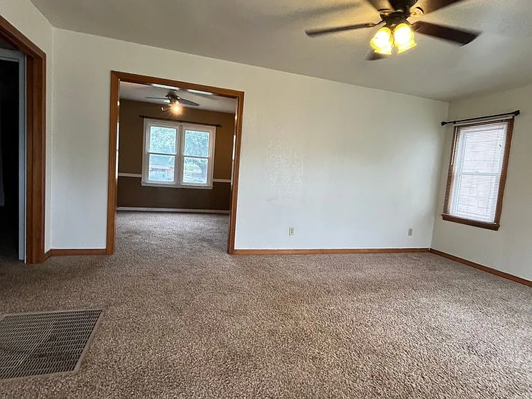 605 W Iowa Ave — Photo 2