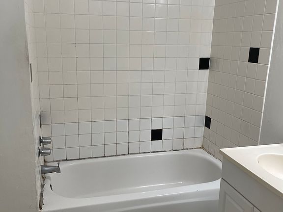 5th image of 2150 B St