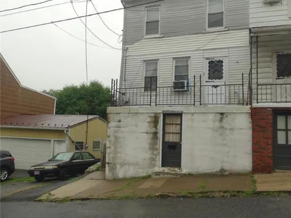 120 Arnot St, Saint Clair, PA 17970