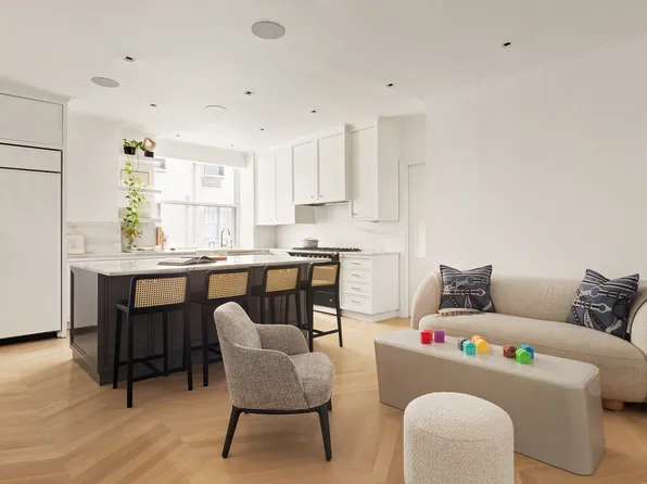 875 Park Avenue image 5 of 12