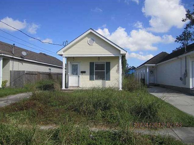 1st image of 1108 Thayer St