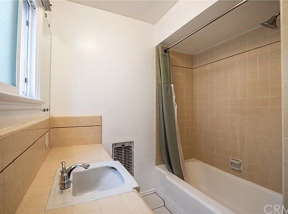 4th image of 224 25th Pl