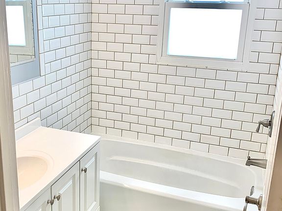 4th image of 2-332 Commonwealth Ave #2