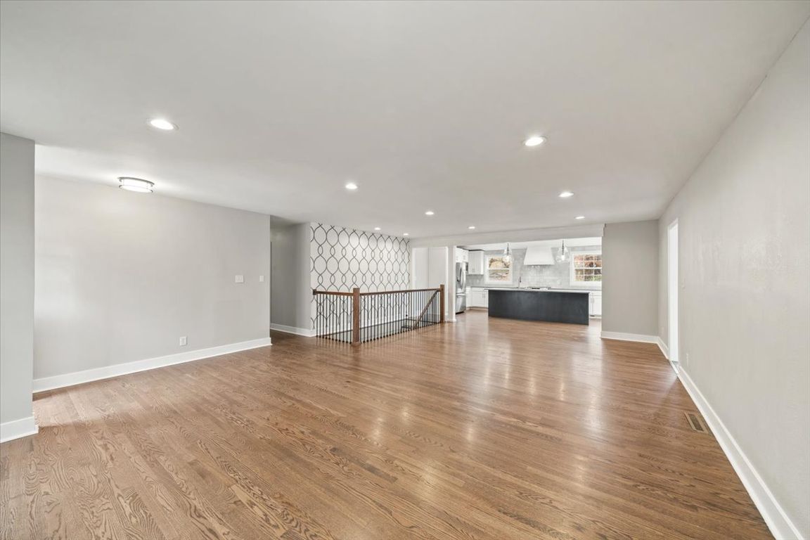 next background image