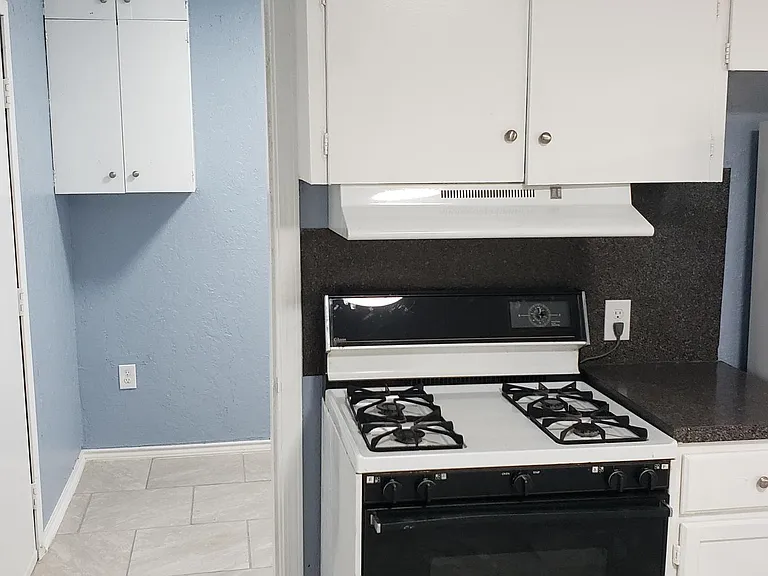 1203 SW 24th Pl — Photo 18