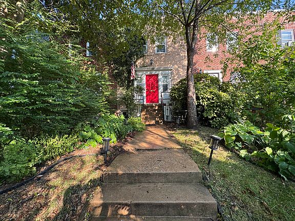 2nd image of 421 Mount Vernon Ave