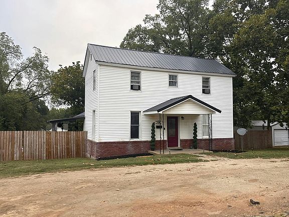 3rd image of 310 Anthony St