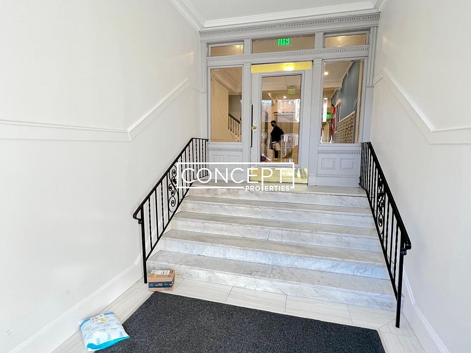 2nd image of 11 Queensberry St #U16