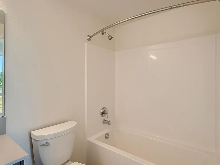 Welcome to AV Lofts! Beautiful views plus in-unit laundry! Up to 8 weeks free! — Photo 34
