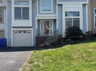 6518 Palisades Dr, Centreville, VA 20121