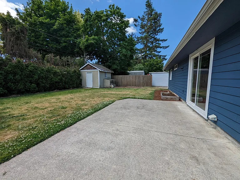 10902 NE Sacramento St — Photo 13