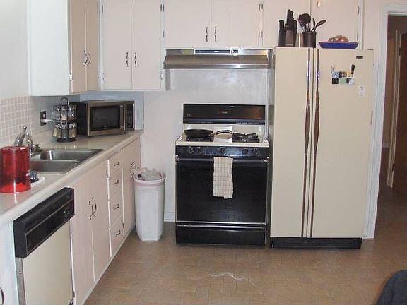 Eat-in kitchen