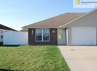 1318 SW Blue Branch Dr, Grain Valley, MO 64029