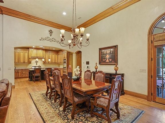 3rd image of 3901 Fox Glen Dr