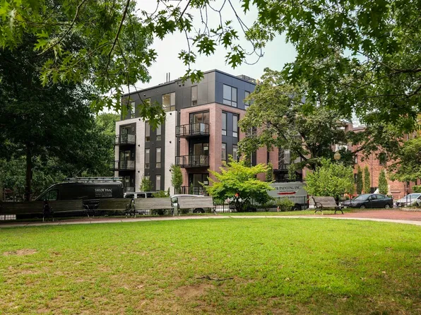 80 Vernon St #2B, Brookline, MA 02446