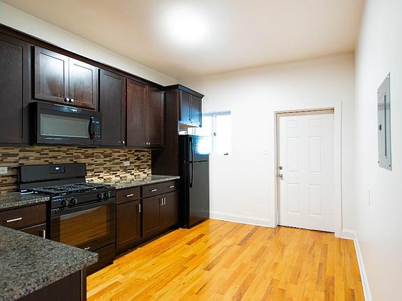 5th image of 2953 N Milwaukee Ave
