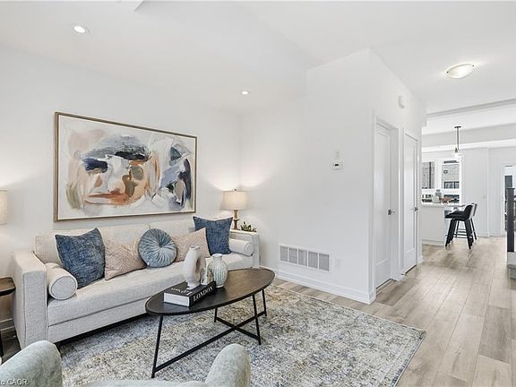4th image of 173 Burke St