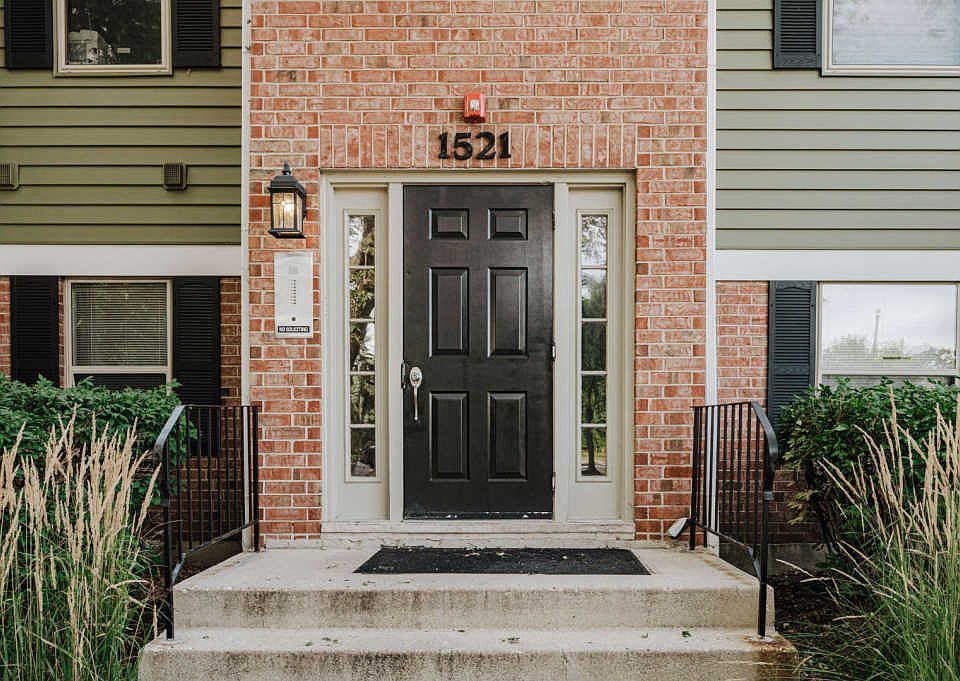 1st image of 1521 Raymond Dr APT 202