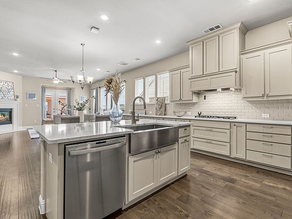 2nd image of 3404 Begonia Ln