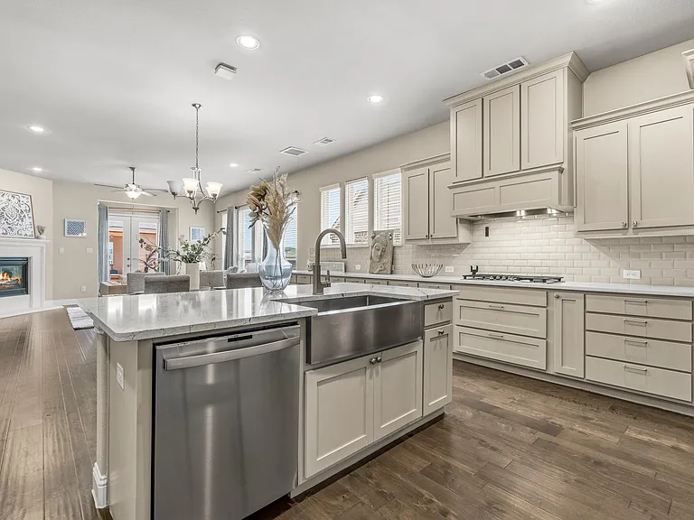 3404 Begonia Ln — Photo 2