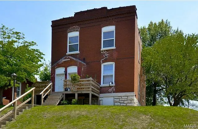 1944 Forest Ave photo 1