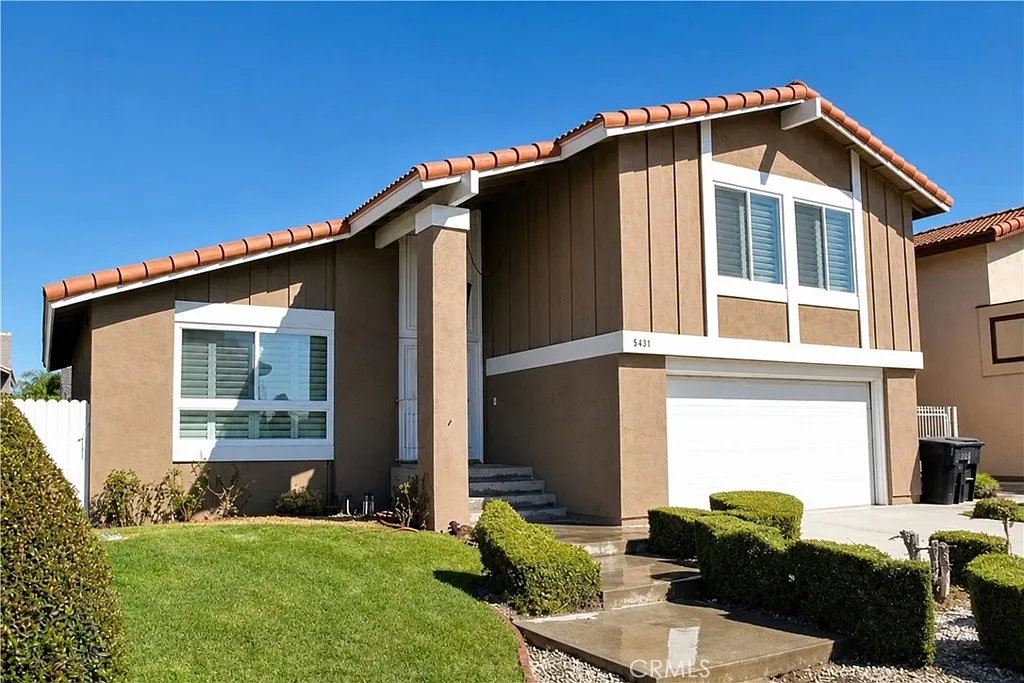4 bed, 2.5 bath, 1991 sqft, $4,700 — Photo 1