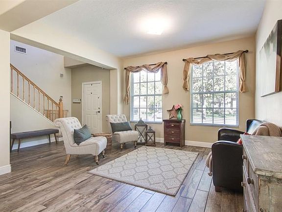 3rd image of 410 Pinewood Dr