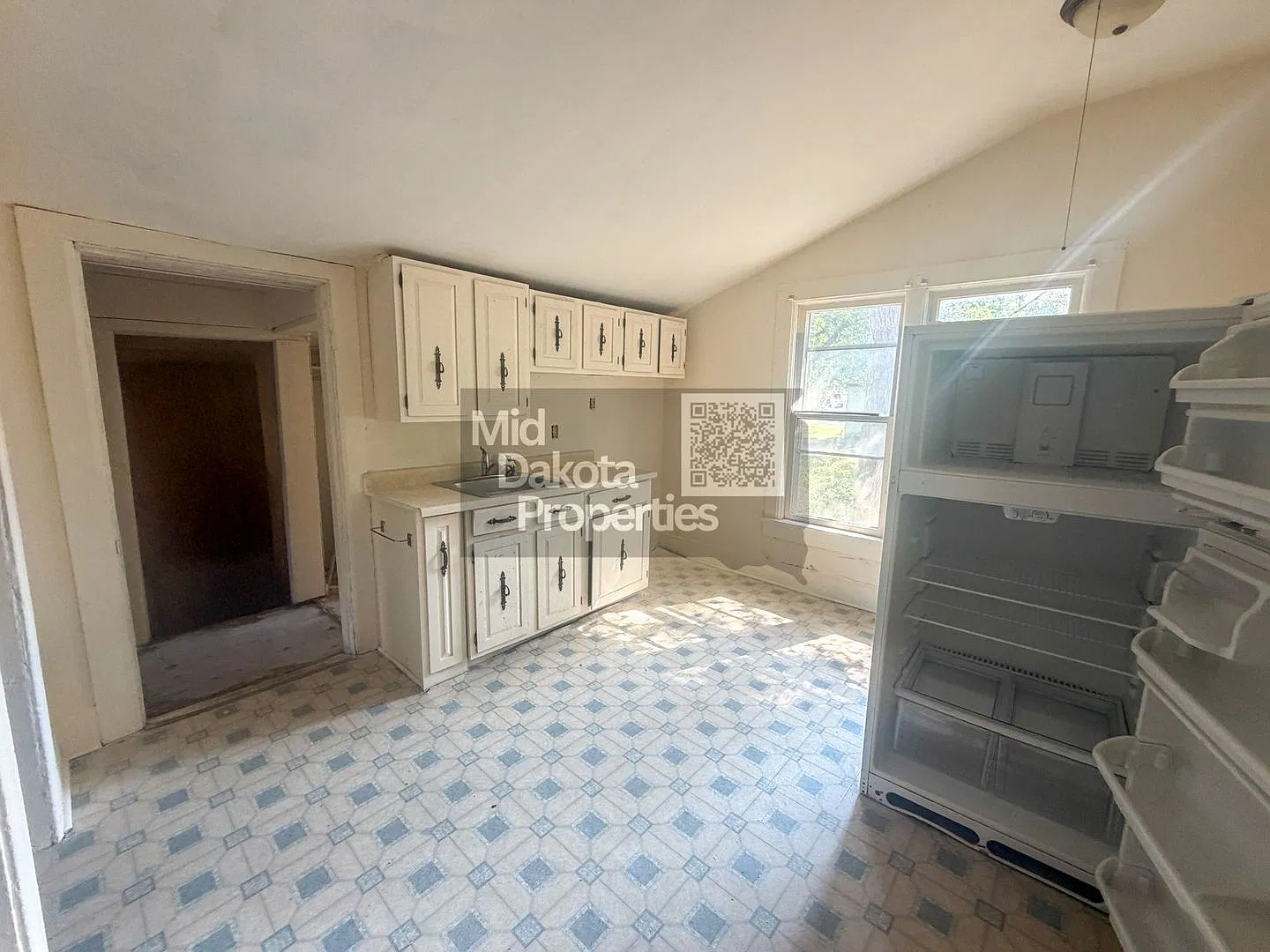 614 W 9th- 2 bedroom house — Photo 3