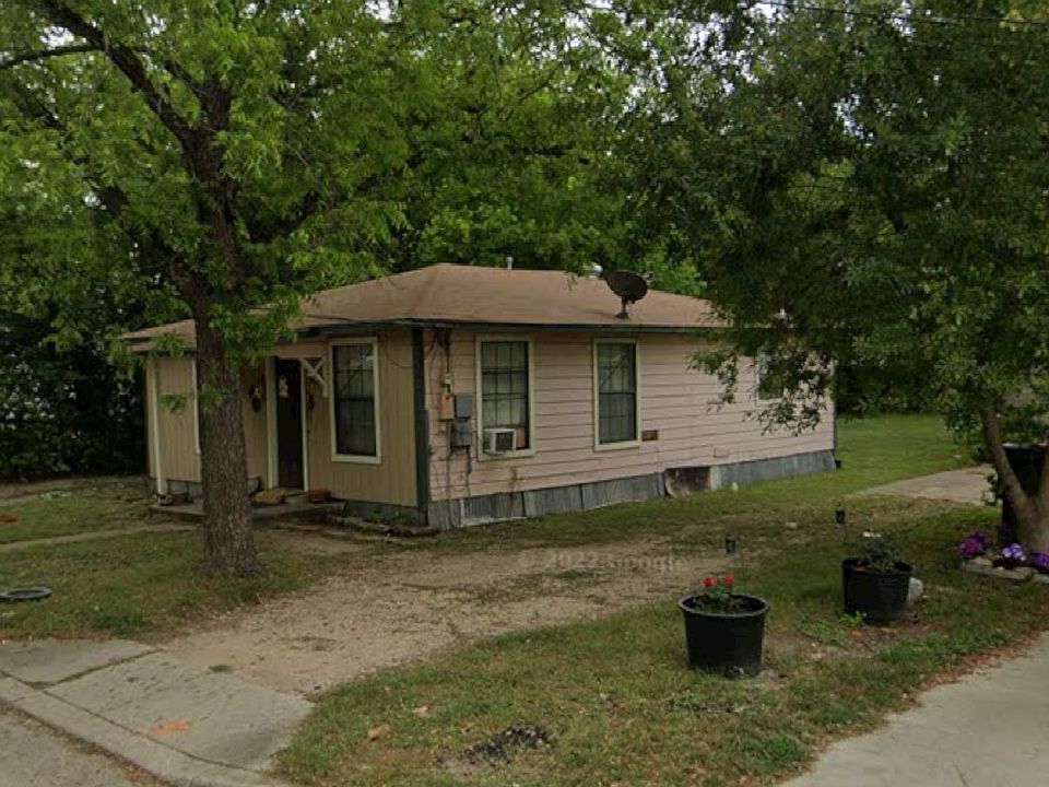 2nd image of 319 Harper St