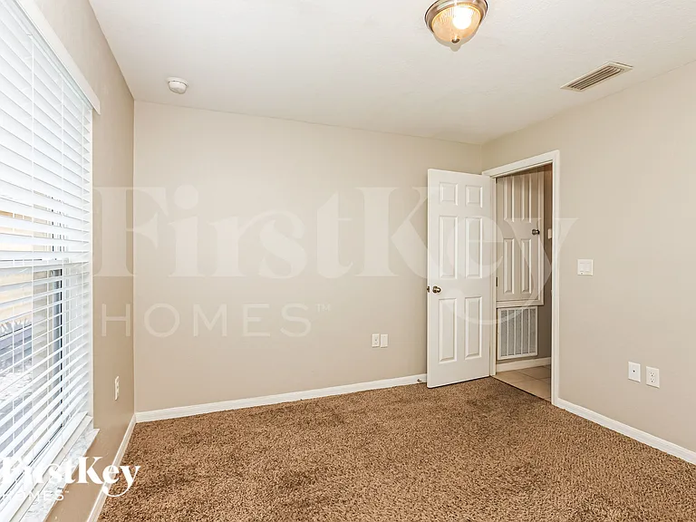 414 Willowbrook Dr — Photo 16