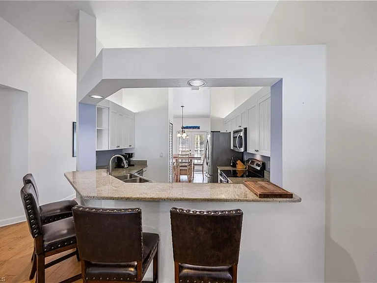 7050 Barrington Cir #202 — Photo 13