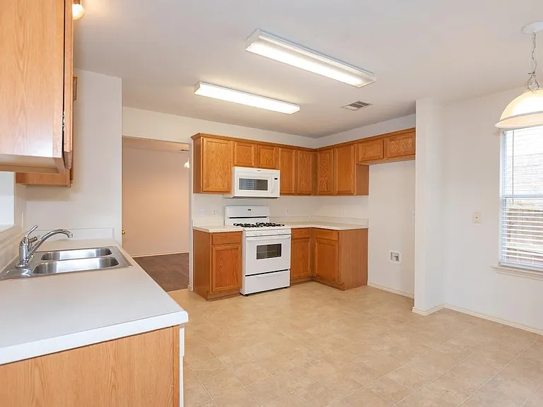 11615 James B Connolly Ln — Photo 4
