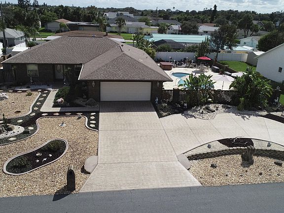 3rd image of 110 Sand Dunes Dr