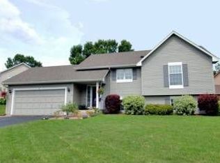 88 Castle Ridge Ct, Chanhassen, MN 55317