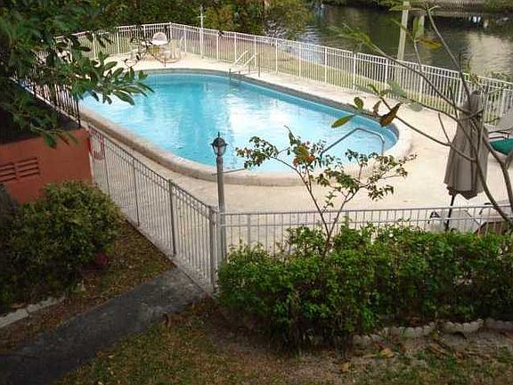 2nd image of 1560 NE 127th St APT 208
