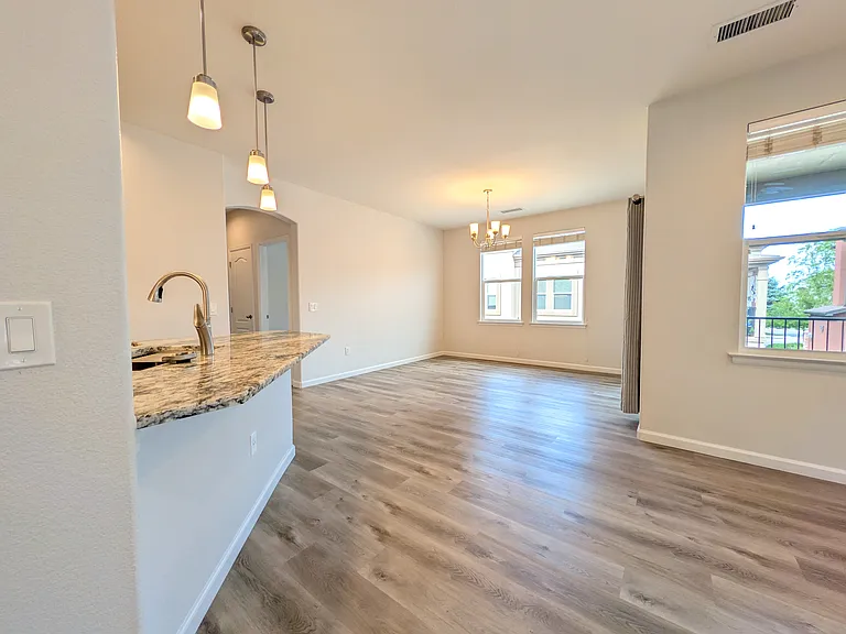 501 Elmhurst Way #A — Photo 8