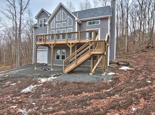 269 W Lakeview Dr, Lackawaxen, PA 18435