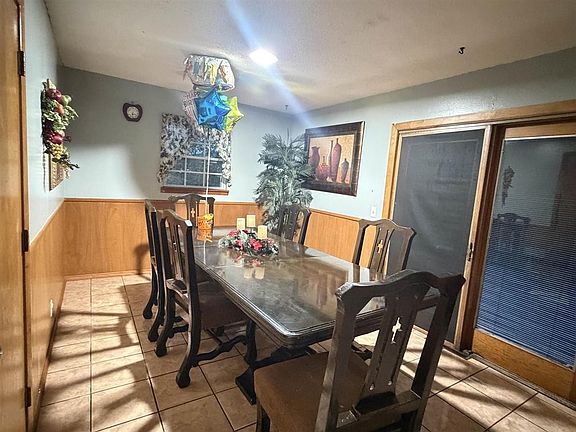 3rd image of 2218 Howell Ave