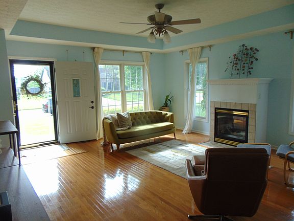 3rd image of 1605 S Midway Dr