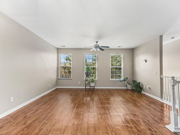 4th image of 9038 Parlor Dr