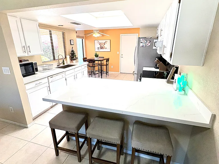 9806 W Kerry Ln — Photo 30