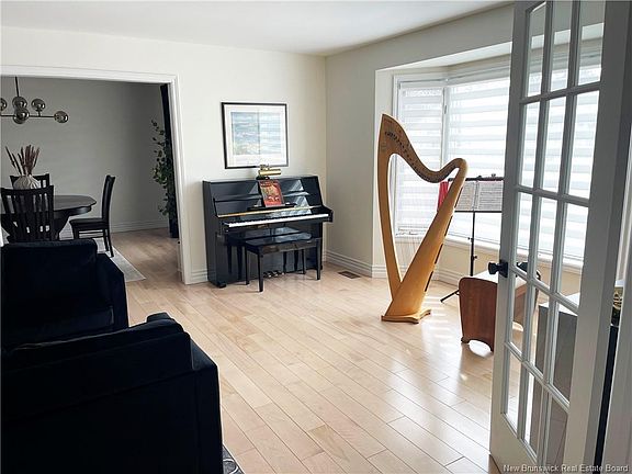 5th image of 61 Country Club Rd