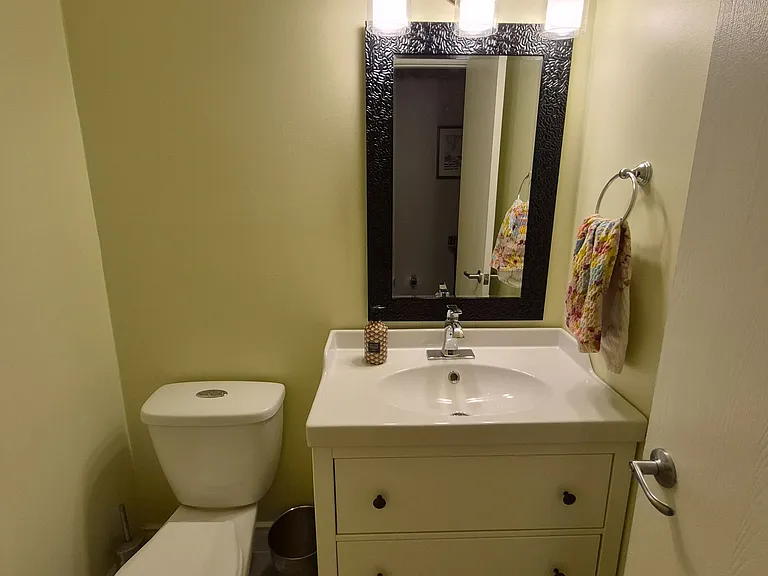 384 Pioneer Dr — Photo 9