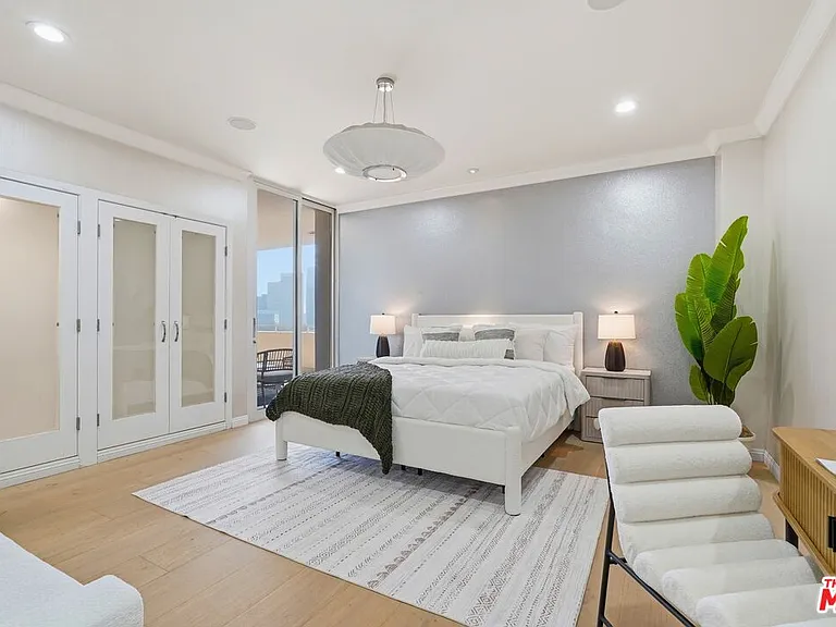 1333 S Beverly Glen Blvd #902 — Photo 9