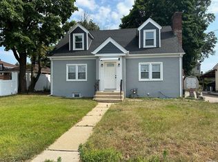 1048 Midland St, Uniondale, NY 11553