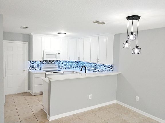 Kitchen and eat-in bar